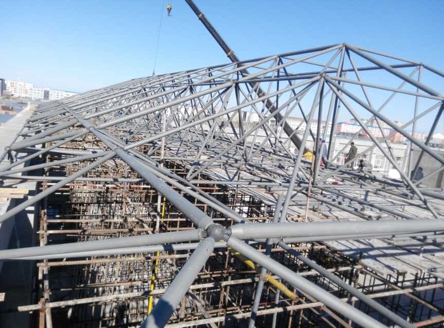 临江商贸城屋顶网架工程